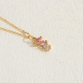 Collana placcata in oro con ciondolo in resina rosa e pietre di zircone lucide - Stile Forma Zirconia Rosa (XL2629)