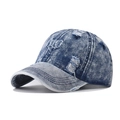 Berretto da baseball in denim lavato con dettagli strappati vintage e trama blu - Regolabile / Denim Blu Chiaro Strappato