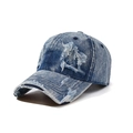 Berretto da baseball in denim lavato blu con dettagli vintage e strappi usurati - Adulto 56-60cm / Azzurro