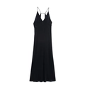 Minimalistisches schwarzes Satin-Maxikleid mit dünnen Trägern und edlem Rückendesign - XS / Schwarz