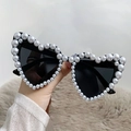 Occhiali da sole a cuore con montatura di perle per donna in elegante nero chic - Montatura Nera / Lenti Nere