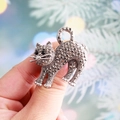 Spilla gatto vintage in argento con pietre grigio scuro e occhi di pietre nere - Gatto in Zirconia Nera Pavé Argento Retrò / Ematite Nera
