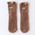 Braune Korallenfleece-Socken mit süßen 3D-Bärenohren und gesticktem Bärengesicht-Detail - Einheitsgröße / Khaki