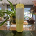 Close-up of 30oz cream insulated tumbler with dual-drink lid and car-friendly tapered base - 30oz / Gradient White