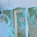 Dettaglio della borsa in cotone floreale vintage con manici bianchi ed etichetta in tessuto - Floreale Verde Chiaro