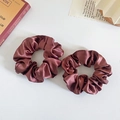 Coleteros elegantes de seda rojo vino con acabado satinado suave para mujer - café
