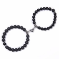 Detail van koppel armbanden met mat lavasteen en een magnetische hartvormige sluiting - Wit Hart - Lavasteen en Obsidiaan