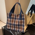 Bolsa de almuerzo de lona a cuadros marrones y azules con asas azul marino chic - Estilo de Cincha Azul