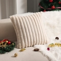 Beigefarbener quadratischer Kissenbezug aus Kunstfell mit Streifen für Weihnachten - 30*50cm / Beige