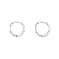 Boucles d'oreilles nœud de bambou argenté avec design minimaliste sur fond blanc pur - Créole Bambou / Argenté