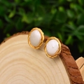 Elegant 925 silver stud earrings with oval pearl and vintage gold twisted wire detail - Natural Baroque Wire Wrapped Style 7