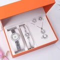 Silbernes Schmuckset mit Kristalluhr, Armband und Kette in einer eleganten orangefarbenen Box - Silber