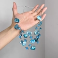 Détails du collier bohème multicouche avec perles en cristal bleu et textures de coquillage - Bleu