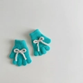 Primer plano de los guantes de punto verde menta con detalle de lazo de cuerda blanco - Aprox. 2-6 Años / Verde Lago