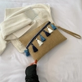 Minimalistische gewebte Stroh-Umschlagtasche mit marineblauer Quaste und Handschlaufe - Blau