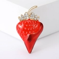 Broche fraise émaillée scintillante avec feuilles en cristal et métal doré - Rouge Fraise (MM-BR-3783)