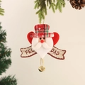Plüsch-Weihnachtsmann mit Feliz Navidad Banner und Schottenmuster-Hut am Tannenbaum - Weihnachtsmann mit Glockenetikett