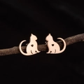 Pendientes de gato oro rosa con detalle de corazón hueco y cola larga sobre rama - 792 Gato Corazón Oro Rosa