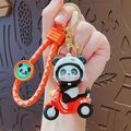 Süßer Cartoon Panda auf orangefarbenem Motorrad Schlüsselanhänger mit gewebtem Band - Orange