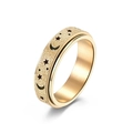 Anillo giratorio de acero dorado con patrones calados de luna y estrellas esmeriladas - US 6 / Dorado