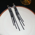 Détail de boucles d'oreilles longues à franges noires avec strass étoiles blanches - Style de Gland Noir Décor Étoile (87#)