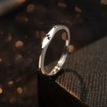 Anillo ajustable de plata S925 con el símbolo del zodiaco Sagitario grabado en detalle - Abierto Ajustable / Sagitario