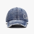 Vintage-Baseballcap aus gewaschenem blauem Denim mit weißer 3D-Stickerei und Used-Look - Verstellbar / Blau