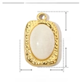 Detalle del colgante de piedra natural ovalada con medidas 22mm x 14mm en acero inoxidable - YE425-3 Rectángulo Martillado Blanco