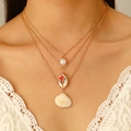 Collana boho multistrato dorata con perla, ciondoli a conchiglia di nautilus e capasanta - Stile Conchiglia e Perla Artificiale (K-195)