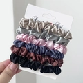 Set di 6 elastici in raso eleganti in colori neutri setosi tenuti in mano - Combo Beige Argento Rosa (11#)