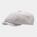 Detailaufnahme des hellgrauen Newsboy-Caps mit Fischgrätenmuster und Knopf oben - M (56-58cm) / Hellgrau