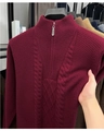 Herren Strickpullover in Weinrot mit halbem Reißverschluss und Zopfstrickmuster - M / Burgunderrot