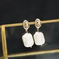 Vintage baroque pearl drop earrings with golden portrait relief and 925 silver studs - Portrait Stud White Square Baroque