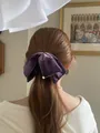 Pince à cheveux élégante en velours violet avec grand nœud et pendentif doré - Lilas