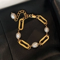 Bracciale a catena placcato oro 18k con perle d'acqua dolce su fondo in pelle nera - Stile Alternato a Maglie Ovali / Stile catena d'oro