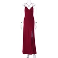 Dettaglio ravvicinato dello scollo a V e dello spacco alto sull'abito sexy bordeaux senza schiena - S / Borgogna