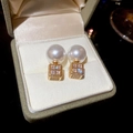 Élégantes boucles d'oreilles dorées avec zircon carré et perles blanches en coffret - Doré