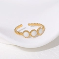 Anillo abierto minimalista dorado con tres incrustaciones circulares blancas de mujer - Ajustable / Blanco Perlado