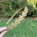Cerchietto per capelli opaco kaki con fiori e denti antiscivolo per acconciature - Cachi