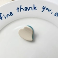 Mini heart-shaped acetate hair claw in cream and teal blue contrast colors - Blue and Beige