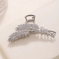 Dettaglio dell'elegante molletta per capelli a spiga di grano argento con strass brillanti - Argento
