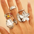 Fünfteiliges silbernes Vintage-Ring-Set mit Barockperle, Blumendesign und Lavatextur - Silber Farbiger Edelstein Perle Stil (WG-1129)