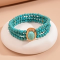 Dettaglio della collana girocollo a tre fili con pietra turchese e cornice dorata in metallo - Bracciale a 3 strati di perline (Blu)