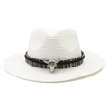 Dettaglio cappello di paglia bianco con fascia etnica e ornamento a testa di toro - M (56-58cm) / Bianco