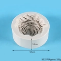 Detaillierte Draufsicht einer runden 3D-Pfingstrosen-Silikonform für Kerzen mit 9,5 cm Durchmesser - Große Pfingstrose / Grau