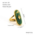 Vista macro de anillo con piedra turquesa ovalada y marco de acero bañado en oro 18K - Estilo Turquesa Verde (NO.1691-03) / Verde