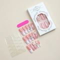 Detalle de uñas postizas degradadas rosas con perlas 3D, lazos y dijes de Saturno - Estilo de Decoración Estereoscópica 3D Francesa en Degradado Rosa Blanco (XA-70-02)