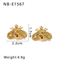 Dettaglio orecchini ape in oro 18k con dimensioni 2,2cm x 1,7cm e peso di 4,8g - Stile Ape Dorata (NB-E1567) / Oro 18K