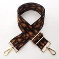 Detalle de correa ancha de leopardo para bolso con hebilla dorada y gancho ajustable - Estampado de Leopardo N.º 1 Café