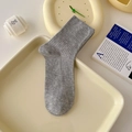 Grey vertical ribbed crew socks made of combed cotton displayed on a ceramic tray - One Size / Light Gray